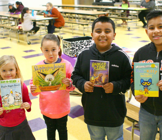 La Gloria Elementary hosts Literacy Night