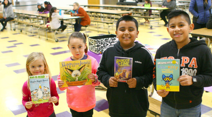 La Gloria Elementary hosts Literacy Night