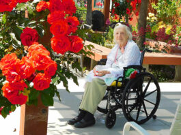 Eden Valley Care Center hosts socially distant visitations for residents on Motherās Day