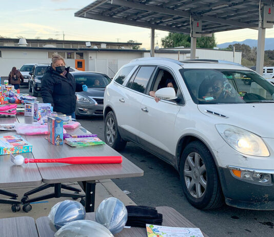 Salinas Valley migrant families receive gifts this holiday season