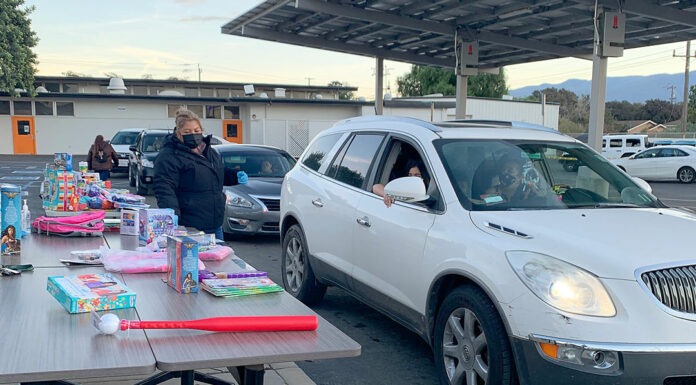 Salinas Valley migrant families receive gifts this holiday season