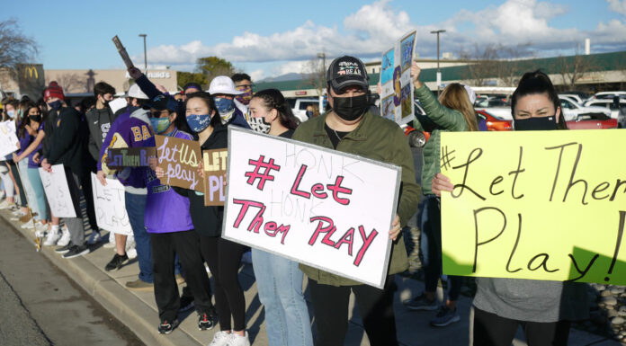 Salinas rally calls for return to local sports