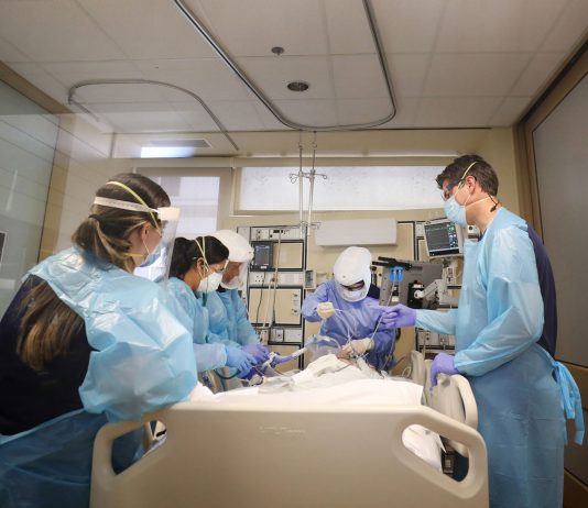 ‘Se transmite más que las otras’: los científicos alertan sobre la nueva variante en California