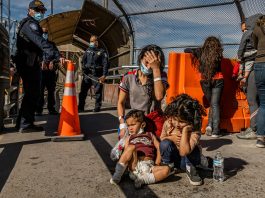 Imágenes de confusión y angustia: Familias migrantes deportadas por sorpresa
