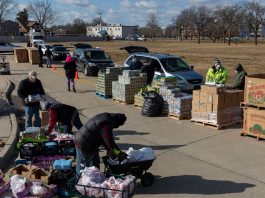 Unemployment claims fall, fueling economic hope