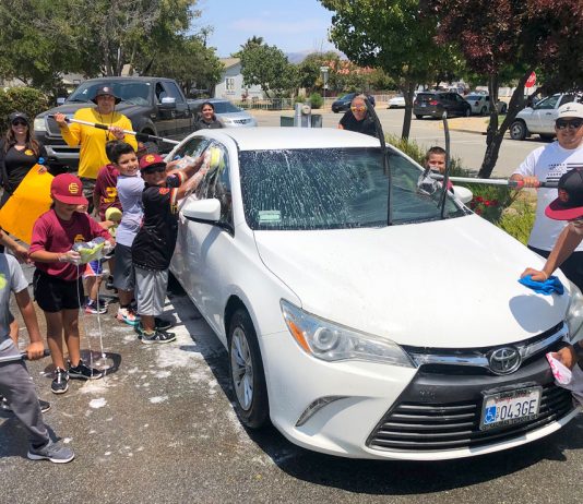 Photo | South County Titans wash cars