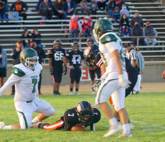 Football | Bruins overcome Spartans, 33-25