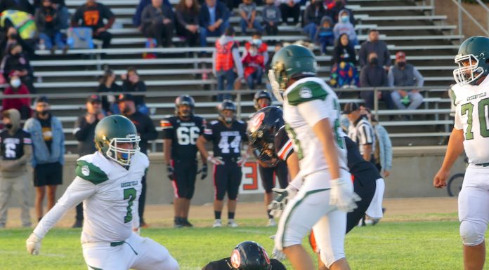 Football | Bruins overcome Spartans, 33-25