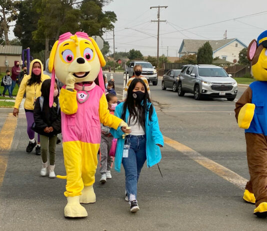 Salinas Valley students form āwalking school busesā