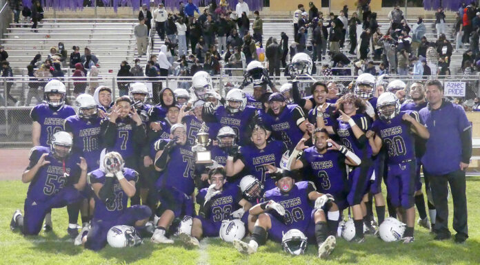 Football | Soledad reclaims rivalry trophy after defeating Gonzales, 28-12
