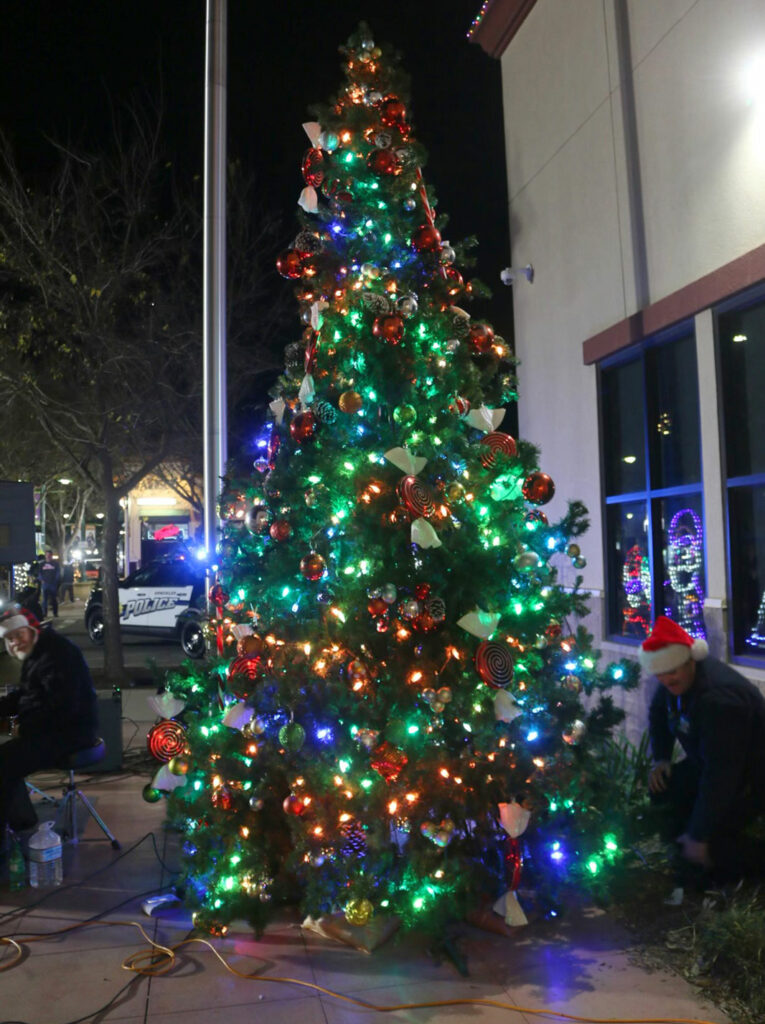 Community turns out for Holiday Lights celebration in Gonzales