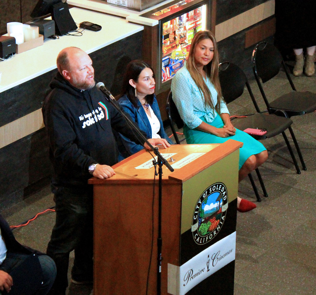 Soledad theater’s opening celebration draws hundreds of moviegoers