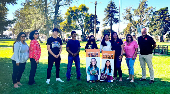 Gonzales unveils new banners featuring Class of 2022 graduates