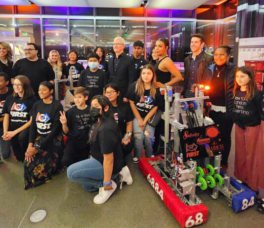 Greenfield Highās Robotics Team meets Apple CEO, attends FIRST INSPIRE gala