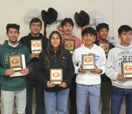 Cross Country | Gonzales Spartans team gathers for awards