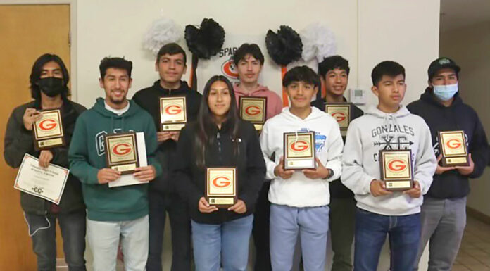 Cross Country | Gonzales Spartans team gathers for awards