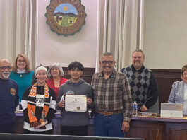 Gonzales City Council recognizes high school runner