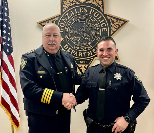 Photo | Gonzales welcomes new police officer