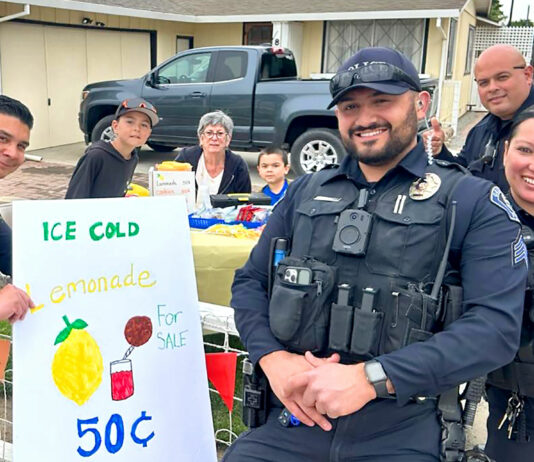 Greenfield Police officers show support for local youthās lemonade stand
