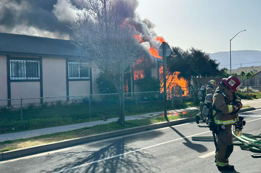 Image for display with article titled Firefighters Extinguish House Fire in Soledad