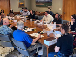 El Comité de Supervisión del Estudio de Vivienda para Trabajadores Agrícolas se reúne para revisar el progreso