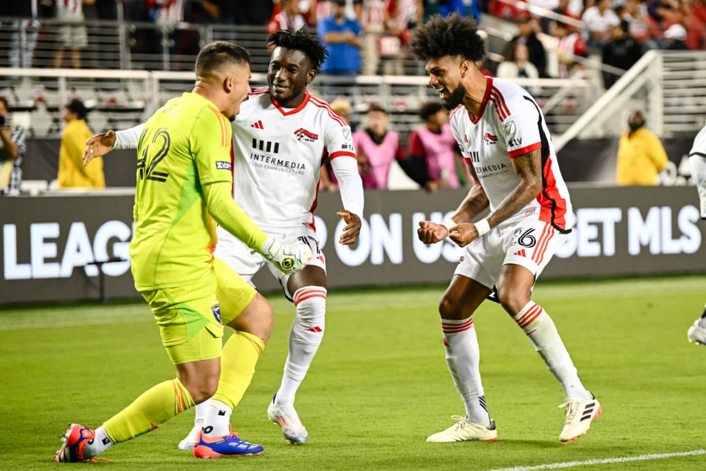 Image for display with article titled PHOTOS: Quakes Stun Chivas in Leagues Cup Opener