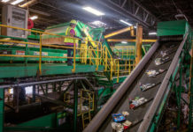 Columna de Invitados | ¿Por Qué Los Residentes de California Deben Dejar de Arrojar Bolsas Plásticas a Sus Botes de Reciclables?