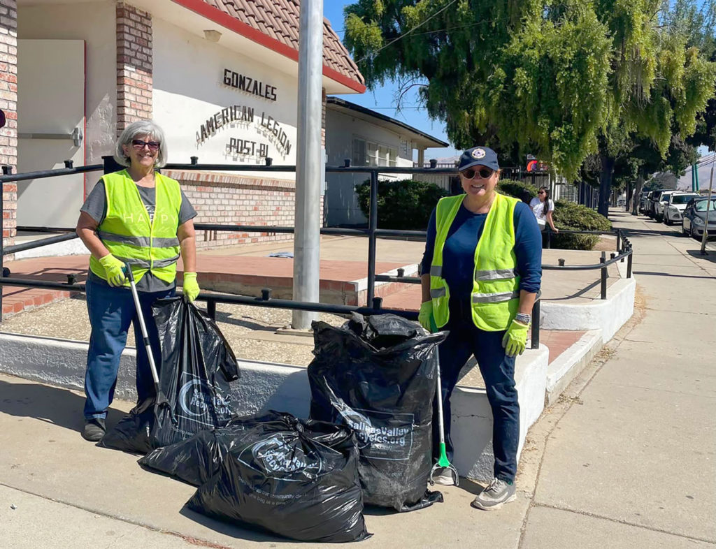 Image for display with article titled Photo | Gonzales Councilmembers Help Beautify City