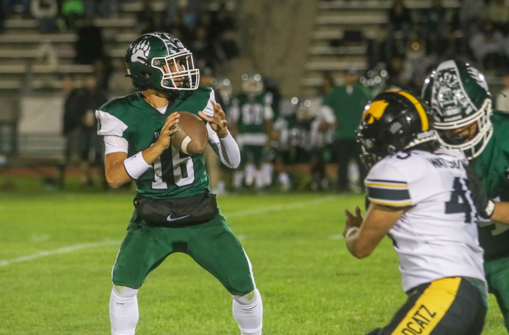 Image for display with article titled Football | South Monterey County Teams Start Strong