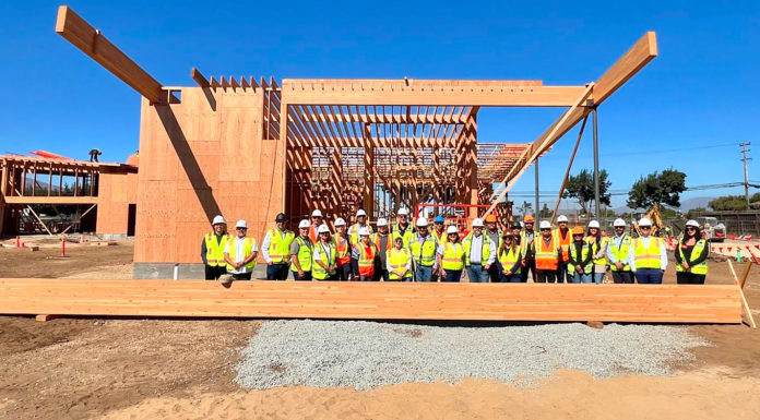 Gonzales celebrates ātopping outā of new community center complex