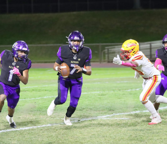 Football | Soledad Aztecs smash Breakers, 42-21