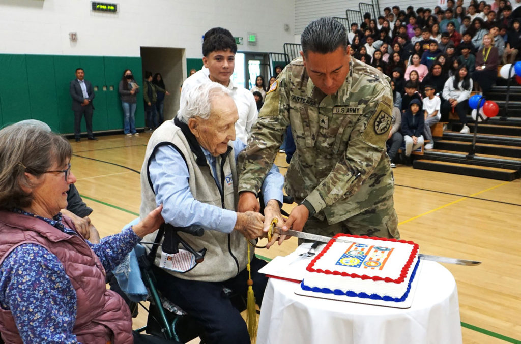 Image for display with article titled Gonzales Middle School Assembly Honors Veterans