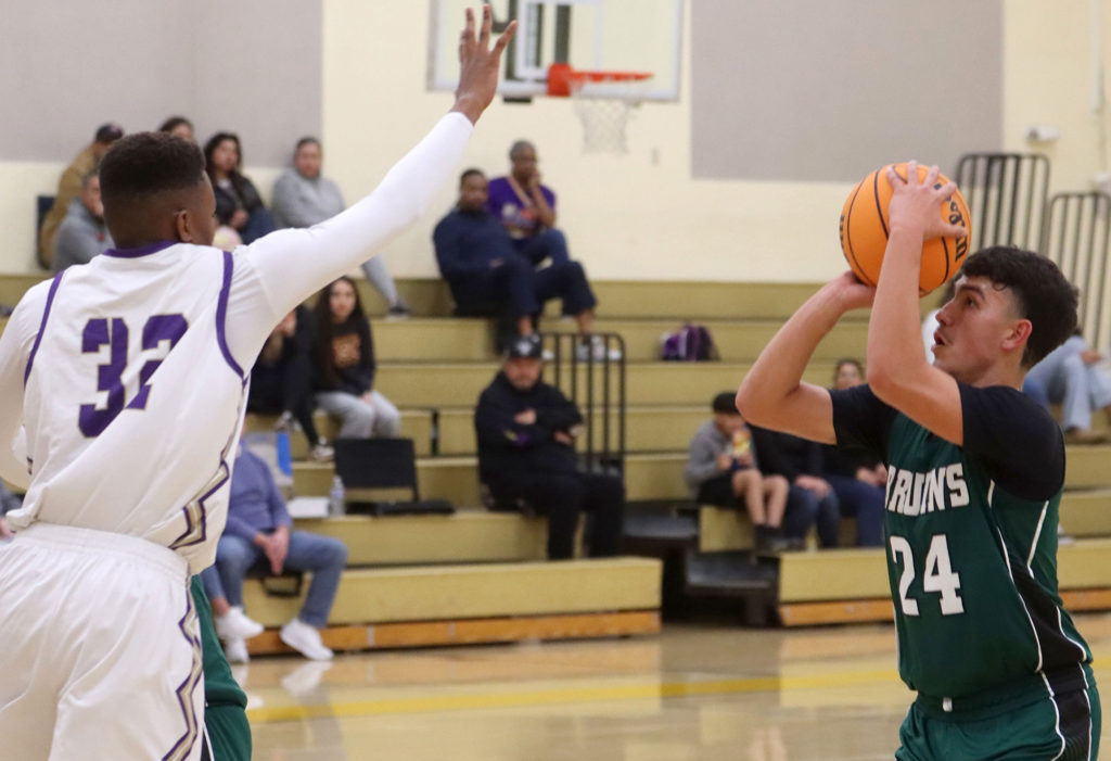 Image for display with article titled Basketball | Divisional Play Begins for South Monterey County Teams