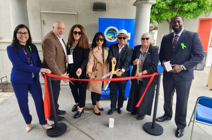 1-Ribbon-cutting