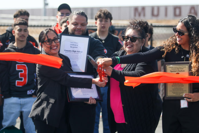 svt2521 Gonzales Stadium ribbon cutting-web-1