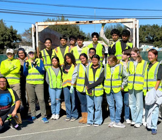 Gonzales hosts successful recycling and cleanup event Resuse, Recycle and Cleanup Day volunteers