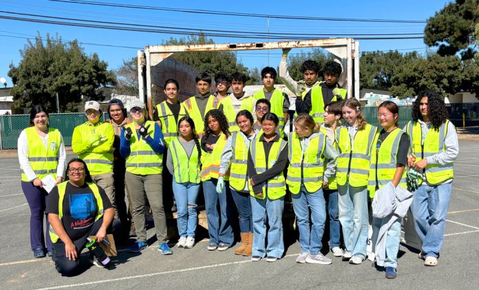 GZ-recycle-event-photo-7722 Resuse, Recycle and Cleanup Day volunteers