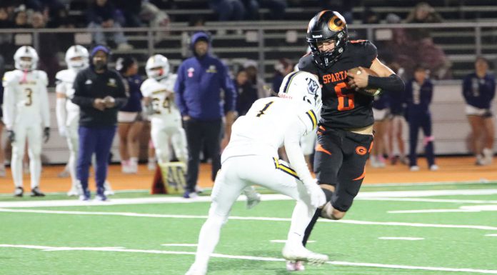 Football | Gonzales sinks Mariners as King City breaks Pacific Grove Gonzales football quarterback