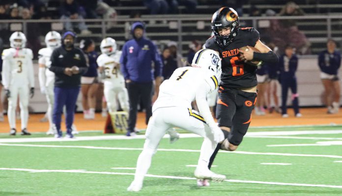 Gonzales-QB-4576 Gonzales football quarterback