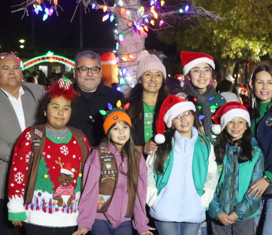 Salinas Valley communities celebrate the holidays with lights, parades and joy Soledad City Councilmembers with Girl Scouts