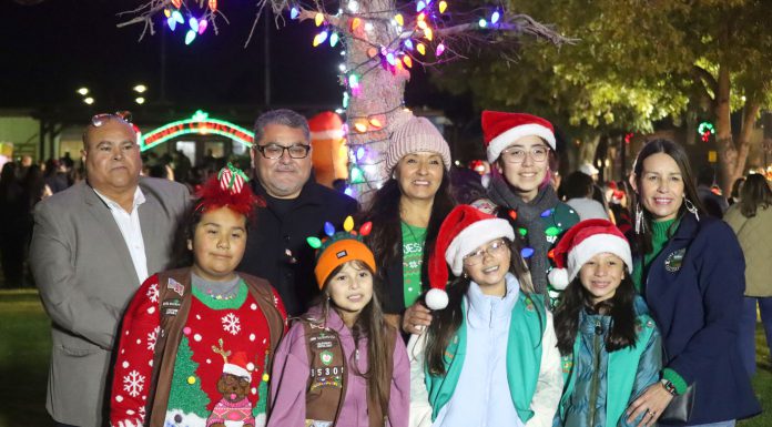 Salinas Valley communities celebrate the holidays with lights, parades and joy Soledad City Councilmembers with Girl Scouts