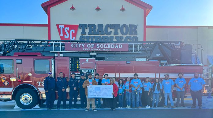 SD-Tractor-Supply-donation-group-(#2938) Soledad Tractor Supply check presentation to fire department