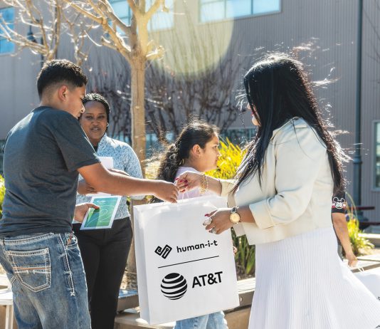 Hundreds of laptops distributed to Salinas Valley students, families Laptops distribution