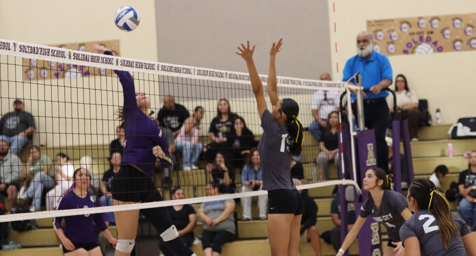 Soledad and KC volleyball 7 vs 19 at net Soledad vs King City volleyball