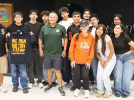 McFarland cross country runner inspires Gonzales High athletes Thomas Valles with Gonzales cross country team