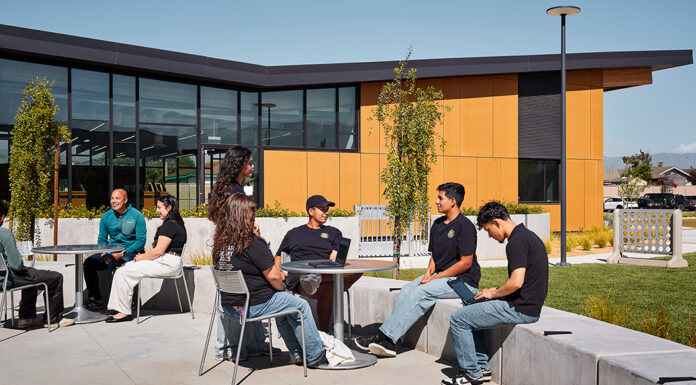 Gonzales youth-led community center earns statewide award for excellence Gonzales Community Center